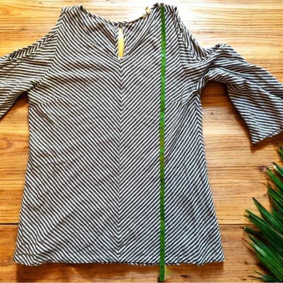 Soft Surroundings Linen Blend Landfall Cold Shoulder Tunic Top - Size Large - Picture 8 of 12